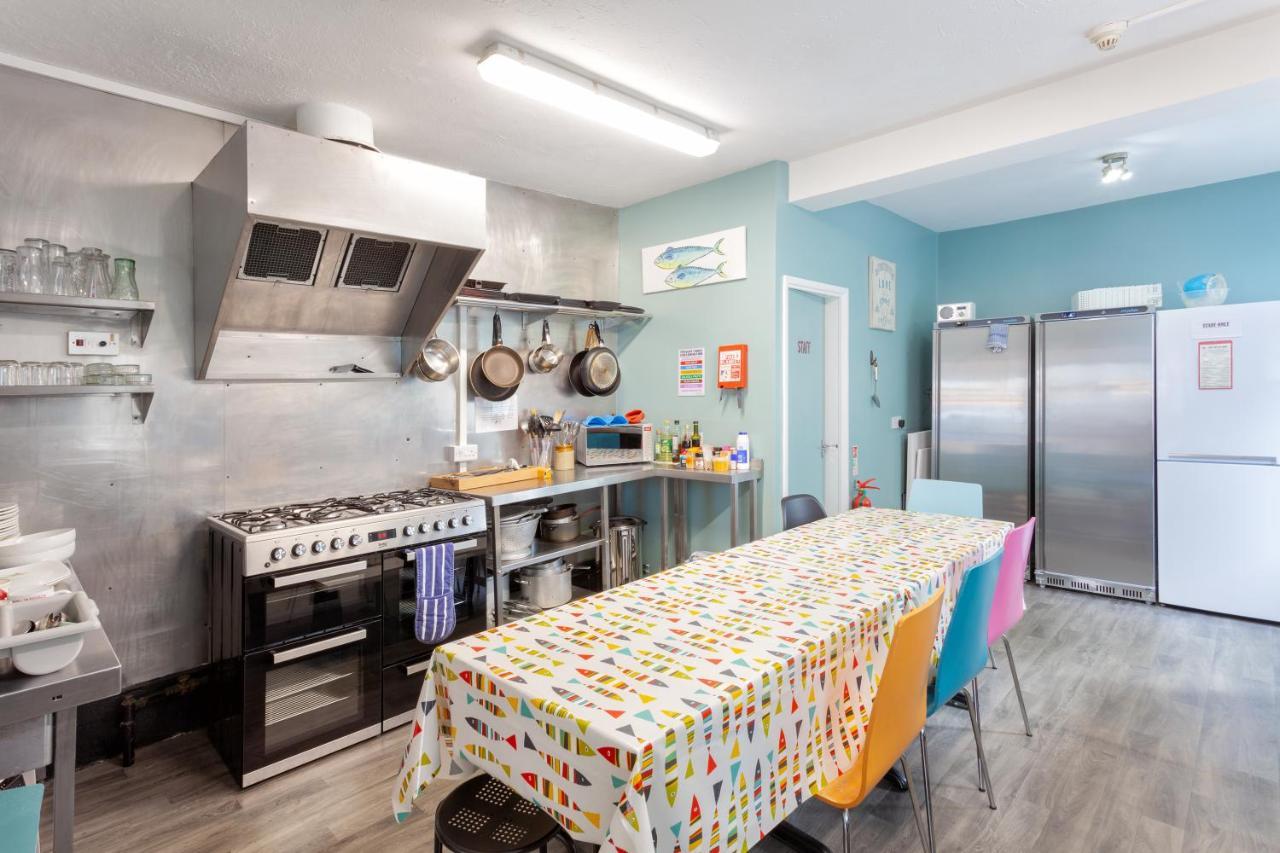 Ocean Backpackers Self-Catering Hostel Ілфракомб Екстер'єр фото