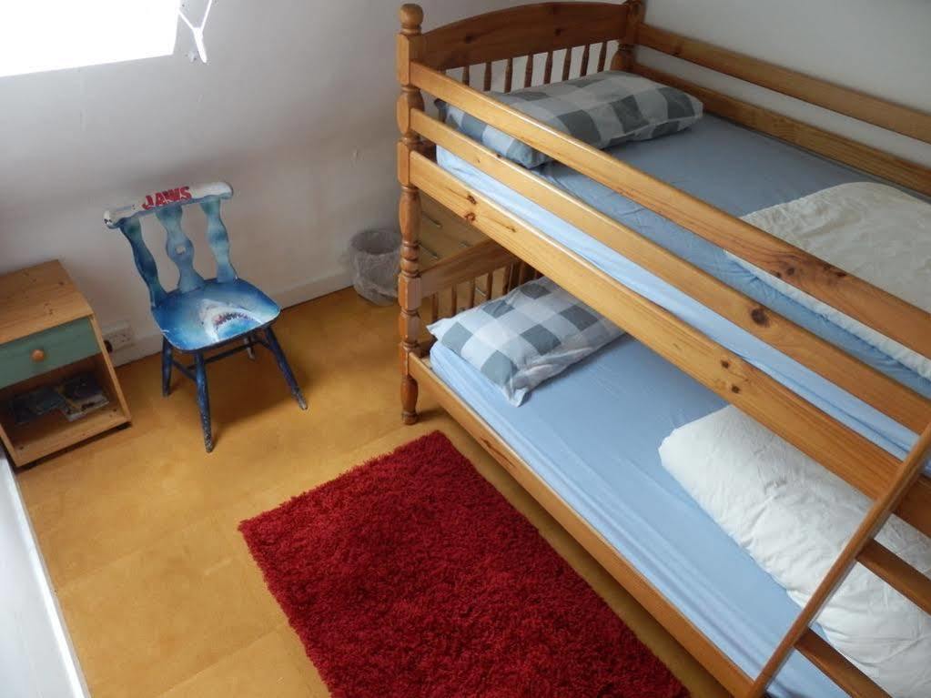Ocean Backpackers Self-Catering Hostel Ілфракомб Екстер'єр фото