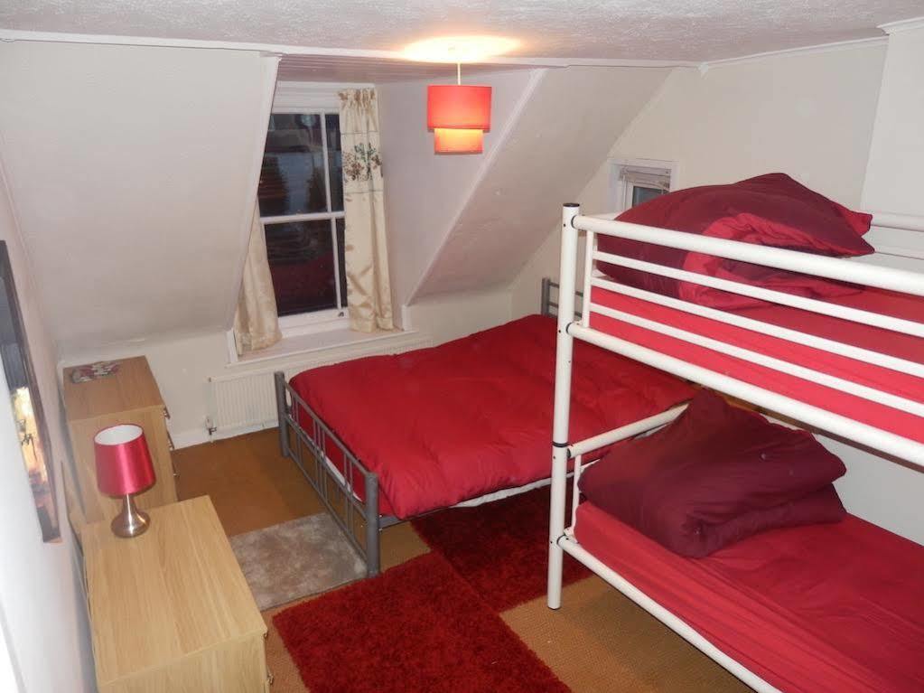 Ocean Backpackers Self-Catering Hostel Ілфракомб Екстер'єр фото