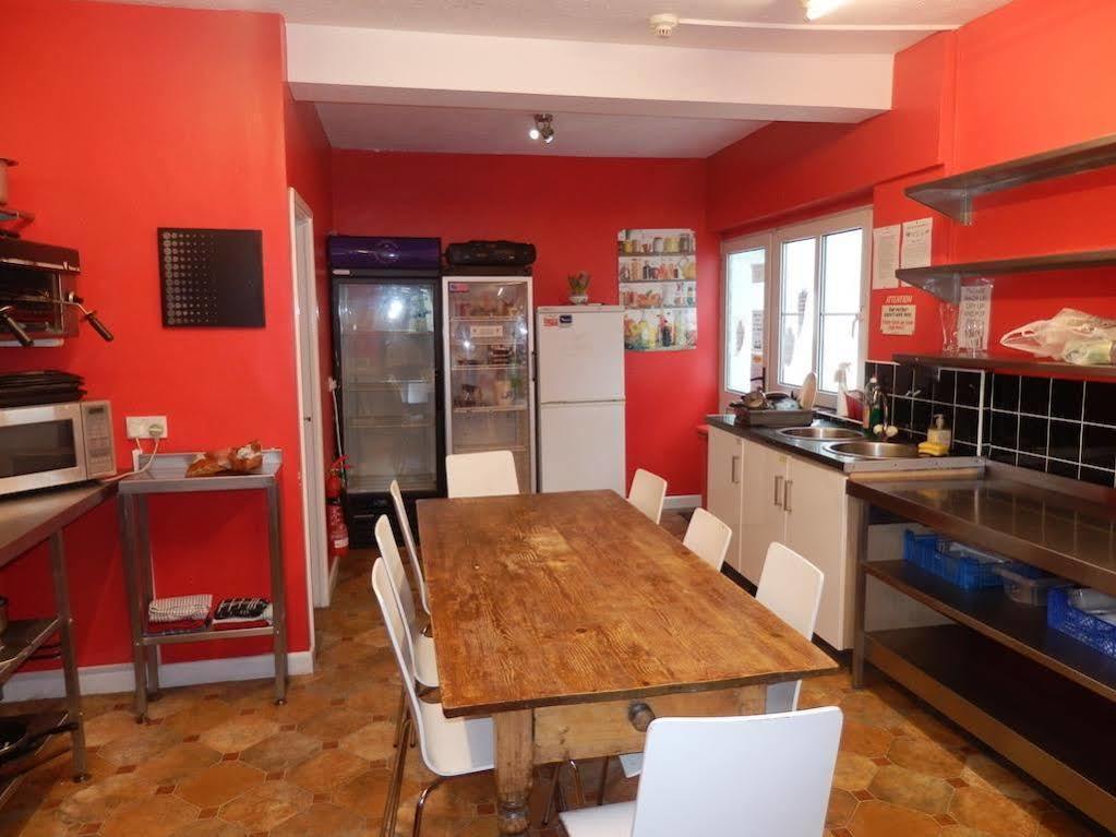 Ocean Backpackers Self-Catering Hostel Ілфракомб Екстер'єр фото