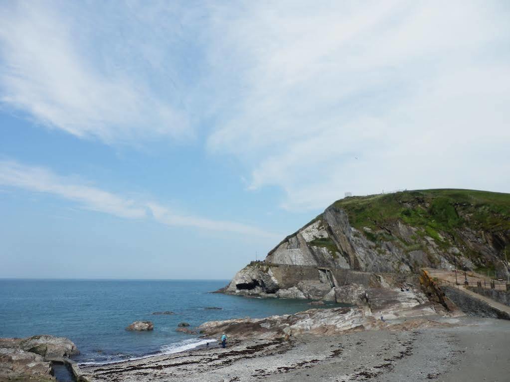 Ocean Backpackers Self-Catering Hostel Ілфракомб Екстер'єр фото