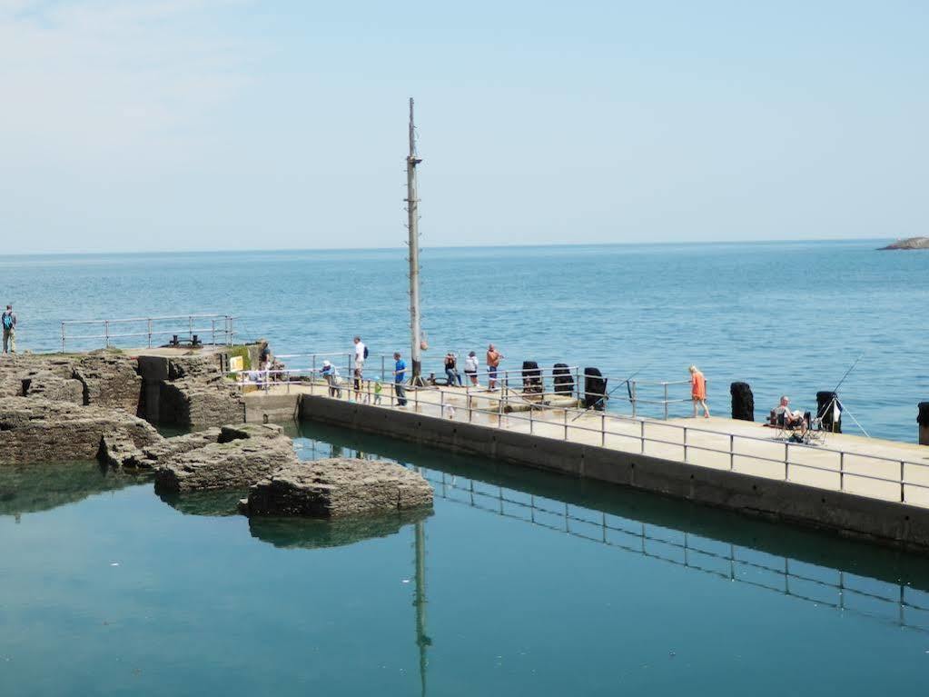 Ocean Backpackers Self-Catering Hostel Ілфракомб Екстер'єр фото