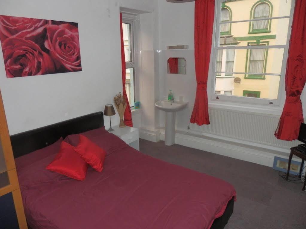 Ocean Backpackers Self-Catering Hostel Ілфракомб Екстер'єр фото